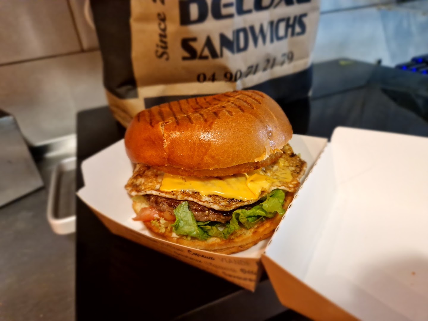 DELUXE SANDWICH · Photos 2