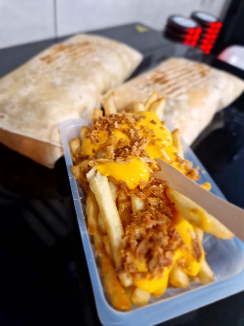 DELUXE SANDWICH · Photos 10